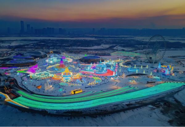 承载欢乐与回忆，历届哈尔滨冰雪大世界大滑梯你爱了吗？