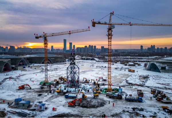 存冰运入园区，第二十六届哈尔滨冰雪大世界冰建施工开始！