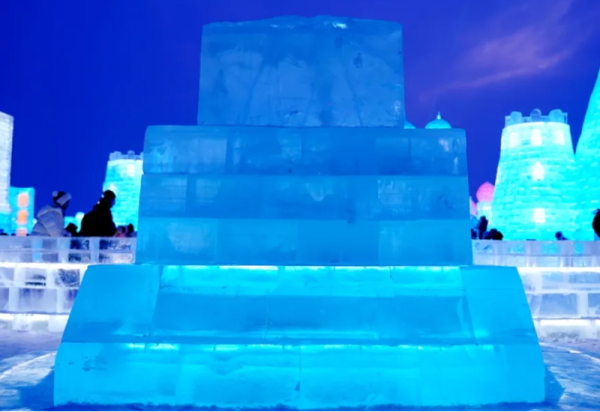 【必打卡】摸头冰，祛百病！“松花江头冰”落户哈尔滨冰雪大世界