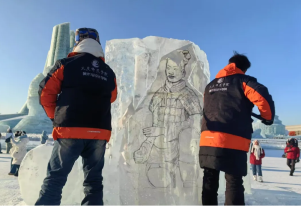 你们想要的“冰”马俑，哈尔滨冰雪大世界开工雕刻啦！