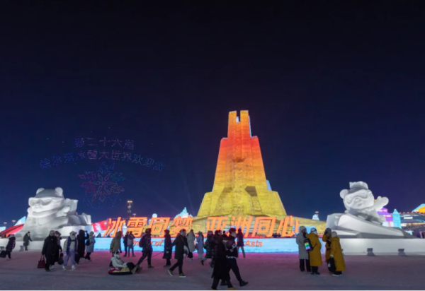 逐梦星河 哈尔滨冰雪大世界无人机表演点亮冬夜星空