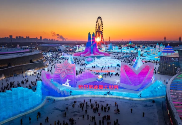 畅游哈尔滨冰雪大世界 领略冰雪艺术之美