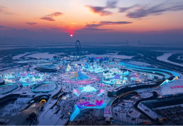 哈尔滨冰雪大世界：亚冬会后的冰雪盛宴 浪漫依旧