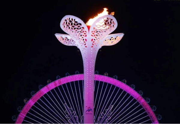 限时奔赴！与亚冬会火炬塔燃情合影倒计时