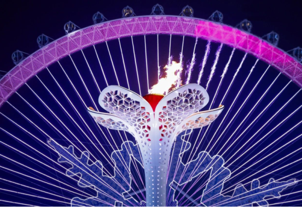 限时版第九届亚冬会主火炬塔来啦！快来哈尔滨冰雪大世界合个影吧