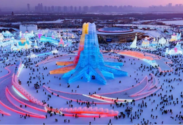 新华全媒+|刷新纪录！第26届哈尔滨冰雪大世界游客量超356万人次
