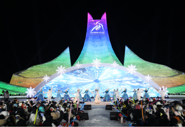 【精彩回顾】元宵节晚会火热开演 数万名游客共庆佳节