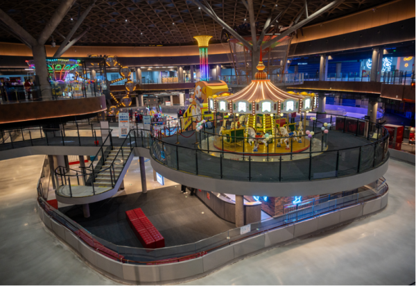 来哈尔滨冰雪大世界解锁10种福利，左右哥陪你过假期，承包你的假日时光！