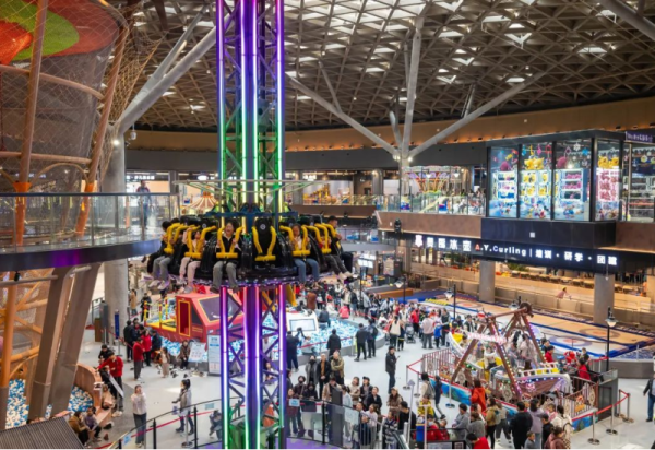 参与互动、开心畅玩、赏冰雪、看演出，小长假第一天，哈尔滨冰雪大世界人气爆棚！