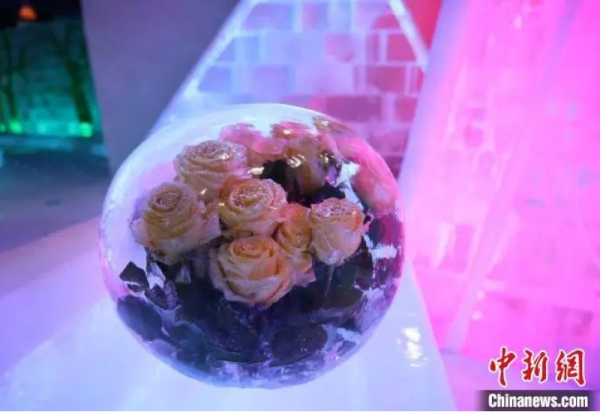 【中国新闻网】哈尔滨冰雪消融热度“续航” 主题乐园抢占假日旅游C位