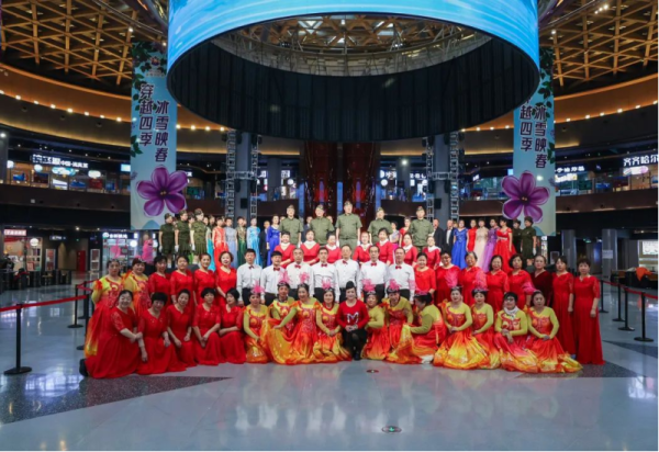 冰雪美食馆精彩演出不断，“唱响春天”公益演出为市民和游客带来文艺盛宴！