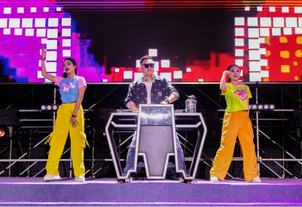 五一小长假，哈尔滨冰雪大世界打造全民公益舞台，邀你来秀才艺！