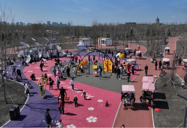 冰城春光正好 休闲游乐正当时 太阳岛绿色运动公园里满是欢声笑语