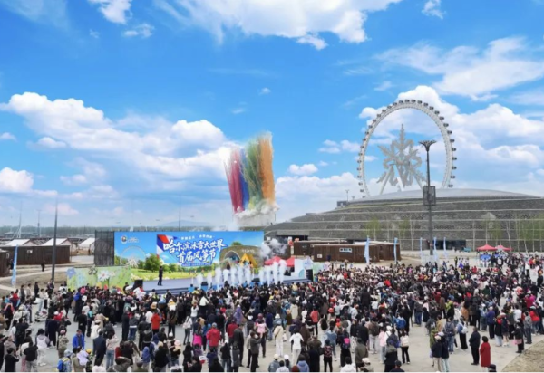 “筝舞蓝天·冰雪四季”哈尔滨冰雪大世界首届风筝节盛大开幕