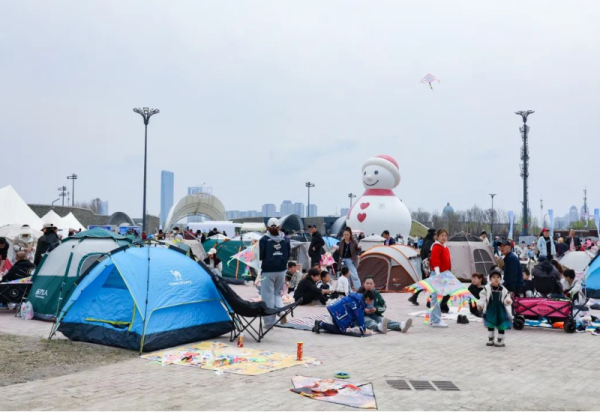 在哈尔滨冰雪大世界首届风筝节露营、野餐，享受春日惬意时光！