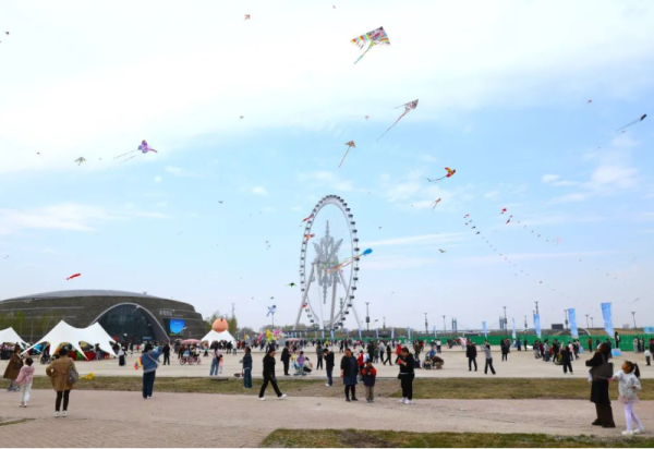 周末全家出游，看看市民游客如何在哈尔滨冰雪大世界撒欢，享受城市微度假！