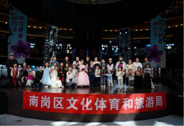 冰雪美食馆接连上演三场公益演出　用文艺点亮周末时光