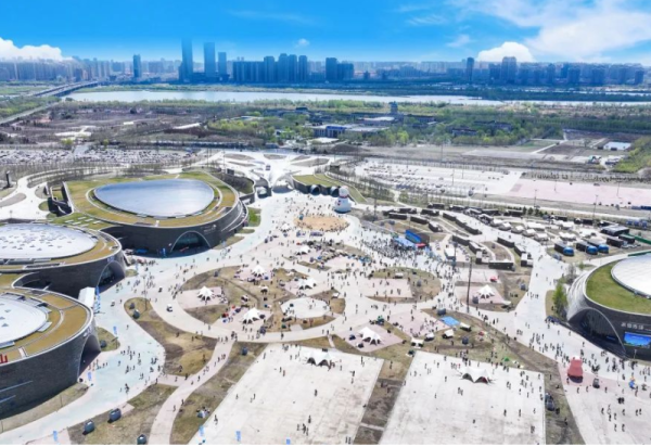 数百张景区门票免费抽、DIY风筝免费送、特色美食免费品尝……尽在哈尔滨冰雪大世界！