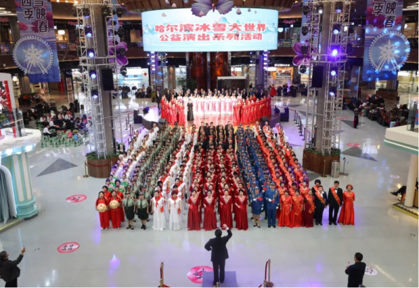 多个团队接力演出 冰雪美食馆掀起文艺热潮