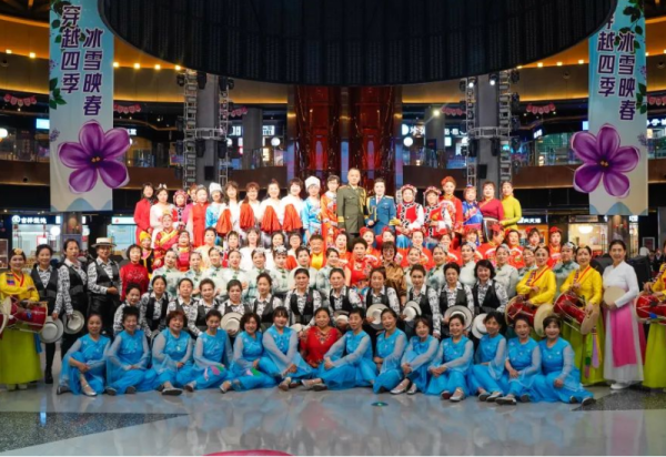 两场公益演出异彩纷呈 冰雪美食馆正能量拉满