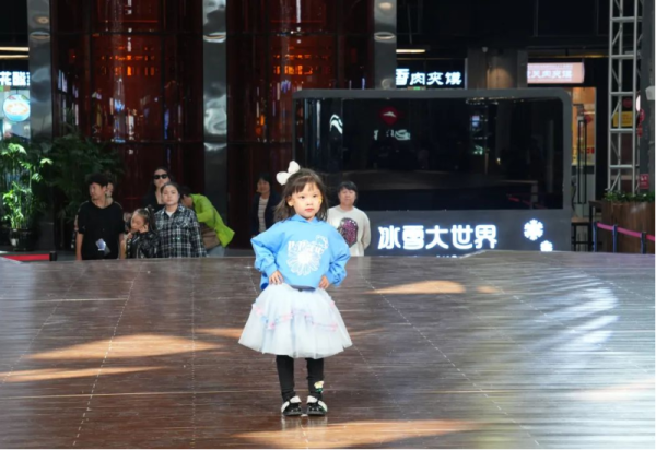 三场公益演出在冰雪美食馆精彩上演 缤纷演出装点初夏冰城