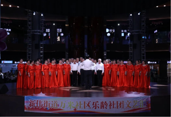 用音乐传递温度 冰雪美食馆里奏响文艺华章