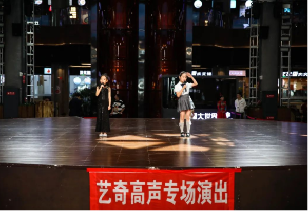 一日四场艺术狂欢！冰雪美食馆中心舞台活力拉满