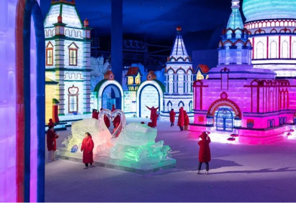 反季游掀热潮！南方游客扎堆来梦幻冰雪馆享独一份清凉