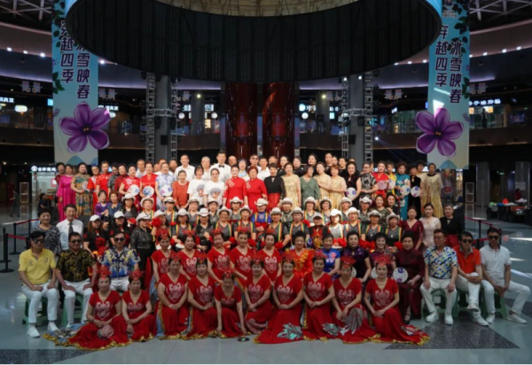 冰雪美食馆中心舞台绽放活力 文艺展演点亮夏日哈尔滨