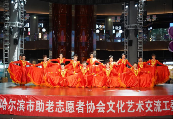 舞步跃动冰城 冰雪美食馆舞台上两场演出圆满完成