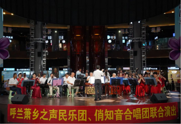 冰雪美食馆中心舞台上双场公益演出传递艺术温情