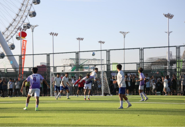 哈尔滨冰雪大世界星光运动场免费开放 每周末将举办2025年哈尔滨首届城市足球超级杯赛