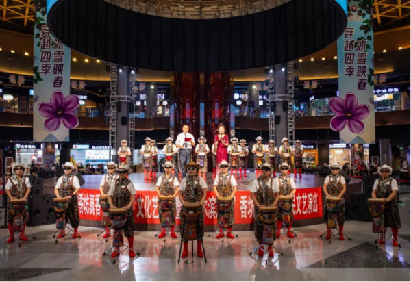 冰雪美食馆中心舞台演出精彩连连 文化盛宴点亮夏日