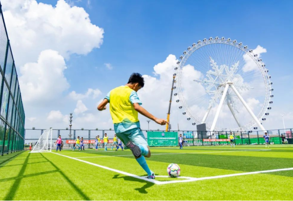 【周末免费看球赛】2025年哈尔滨首届城市足球超级杯赛少年组、老年组第二轮小组赛顺利完赛