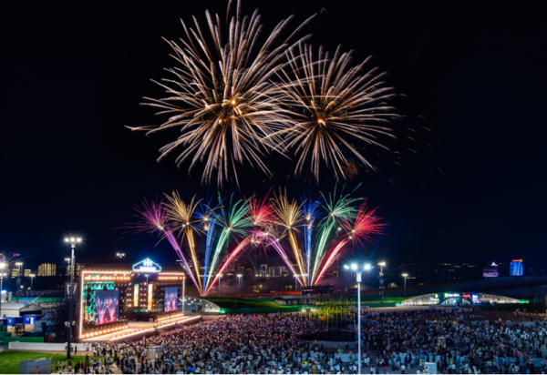 更嗨更带劲！本周末三天，相约啤酒节，看烟花秀、无人机展演、机甲巡游秀、打铁花……
