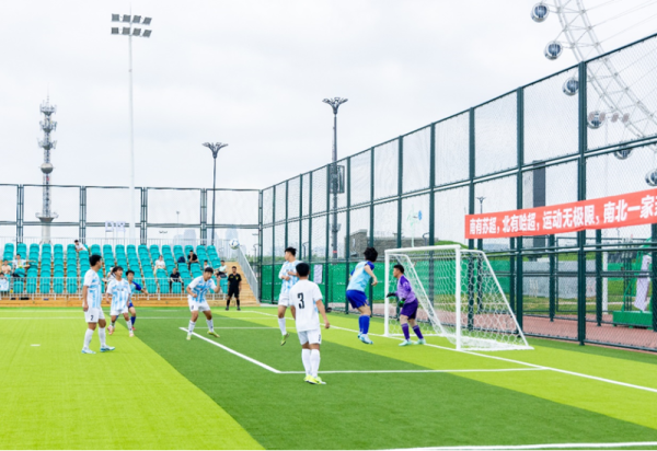 【周末免费看球赛】2025年哈尔滨首届城市足球超级杯赛成年组第三轮小组赛圆满结束