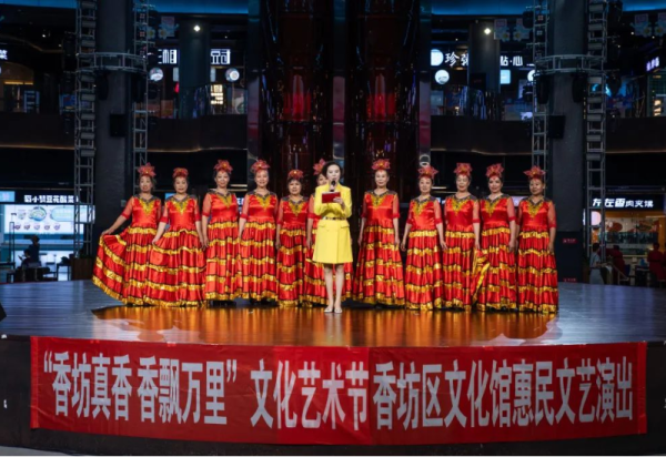 庆八一 颂军魂 两场公益演出在冰雪美食馆接力上演