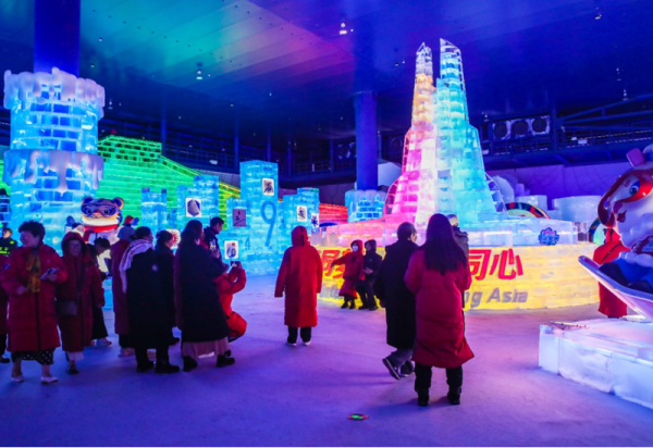 梦幻冰雪馆“反季”冰雪游火出圈，南方游客扎堆奔赴冰雪之约！