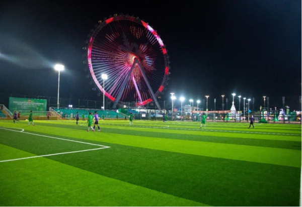 星光足球场好评如潮 成为市民游客运动新地标