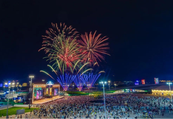 就在明天！高空烟花秀、3000架无人机表演、3.5小时精彩演艺不间断，引爆冰城夏日狂欢！
