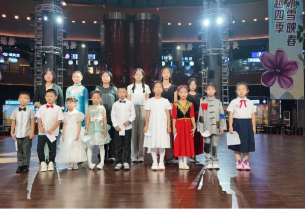 松北区亲爱子艺术学校开学专场演出在哈尔滨冰雪大世界圆满举行
