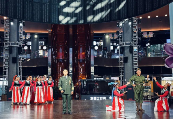 展银龄风采 冰雪美食馆中心舞台绽放多元艺术光芒