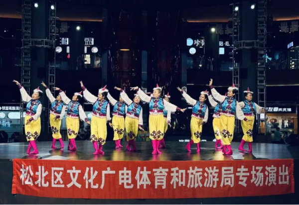 冰城秋日文化盛宴在冰雪美食馆中心舞台连番上演