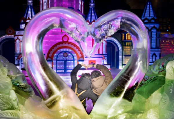 错峰赏冰雪 回馈暖人心 哈尔滨冰雪大世界献给黑龙江人的“冰雪好礼”