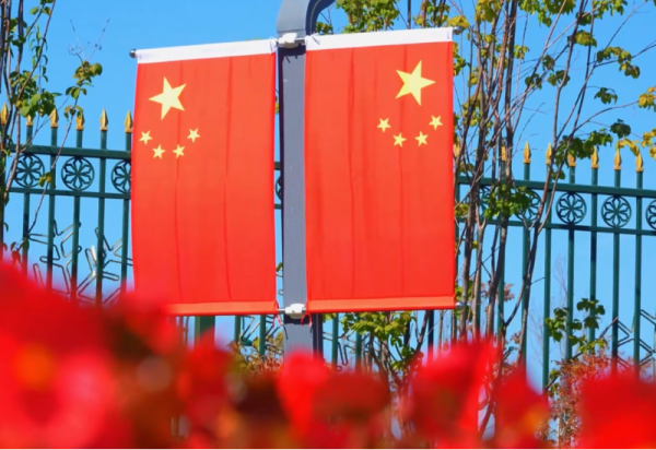 层林尽染中国红 哈尔滨冰雪大世界国庆“氛围组”上线