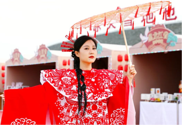 【就在明天】大型烟花秀、无人机表演、群星汇聚、非遗技艺展、花灯免费领……就来哈尔滨冰雪大世界