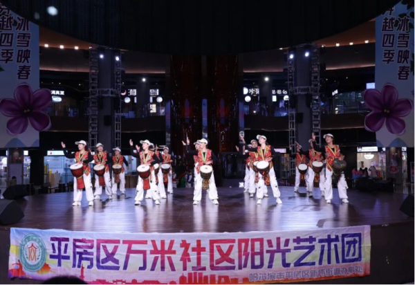 一天三场精彩演出 冰雪美食馆里文艺相伴