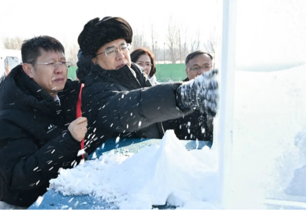 许勤在哈尔滨冰雪大世界调研检查