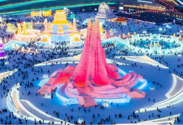 刷屏预警，哈尔滨冰雪大世界跨年！无人机秀+烟花盛宴，明星陪你倒数迎新！