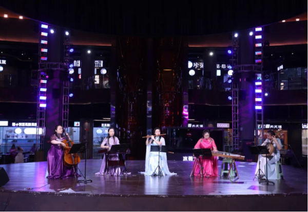 文艺绘就冬日暖章 哈尔滨冰雪大世界迎来三场精彩演出